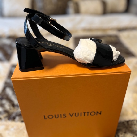 Louis Vuitton sandals - Picture 2 of 6